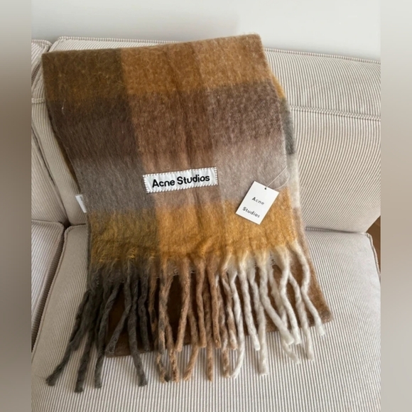 Acne studios scarf - Picture 1 of 3